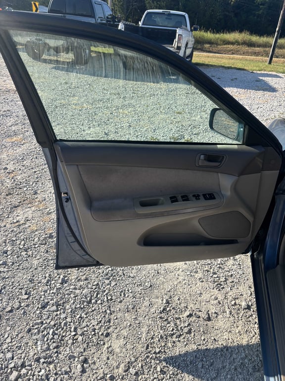 2002 Toyota Camry LE - Image 13