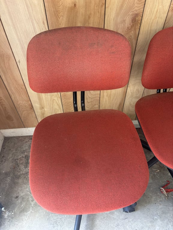 3 red rolling chairs - Image 2