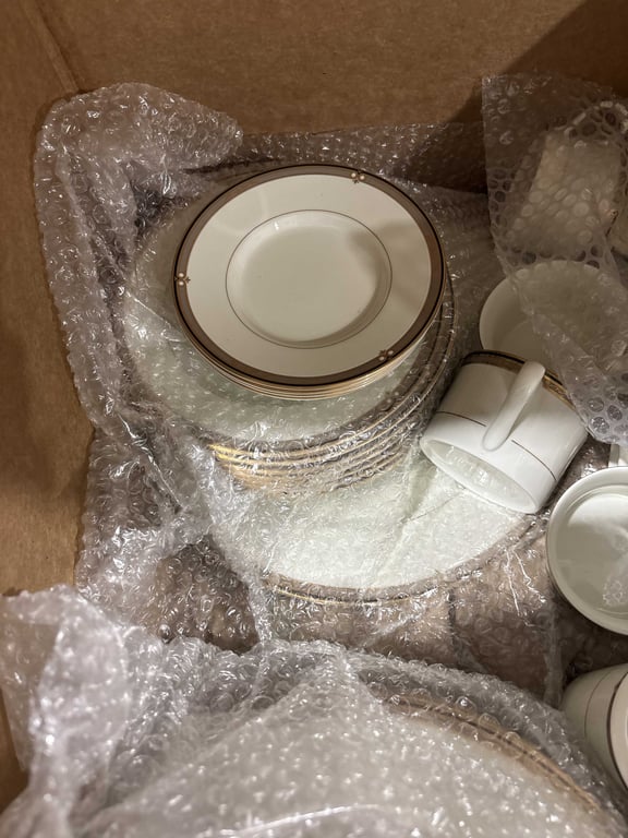 39 Piece Mikasa Fine China Set - Image 5