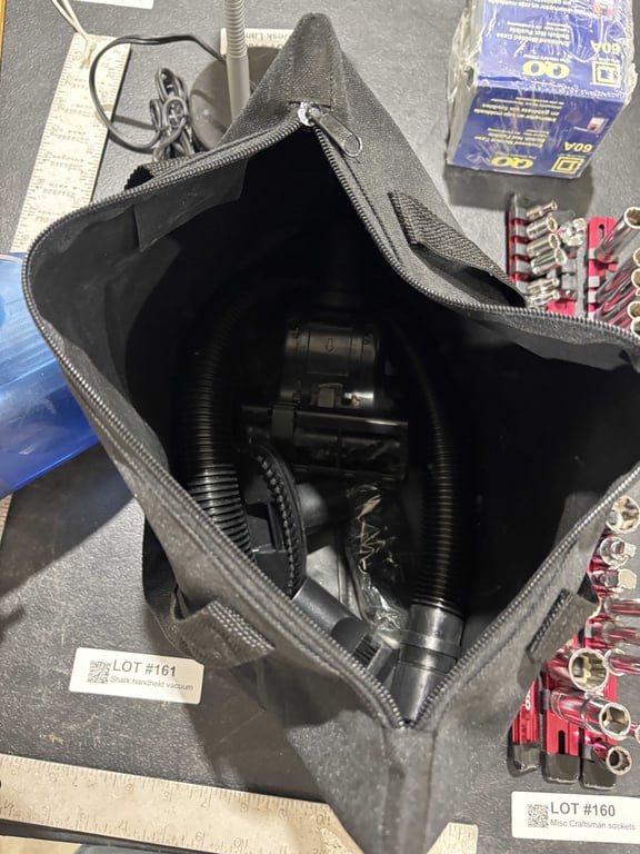Shark handheld vacuum - Image 2