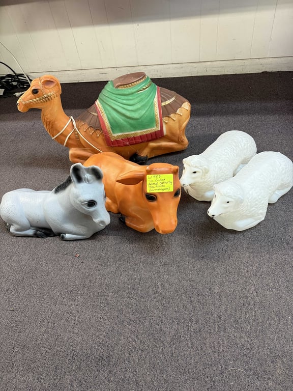 5 PC EMPIRE "ANIMALS" FOR NATIVITY (COW IS MISSING AN EAR)