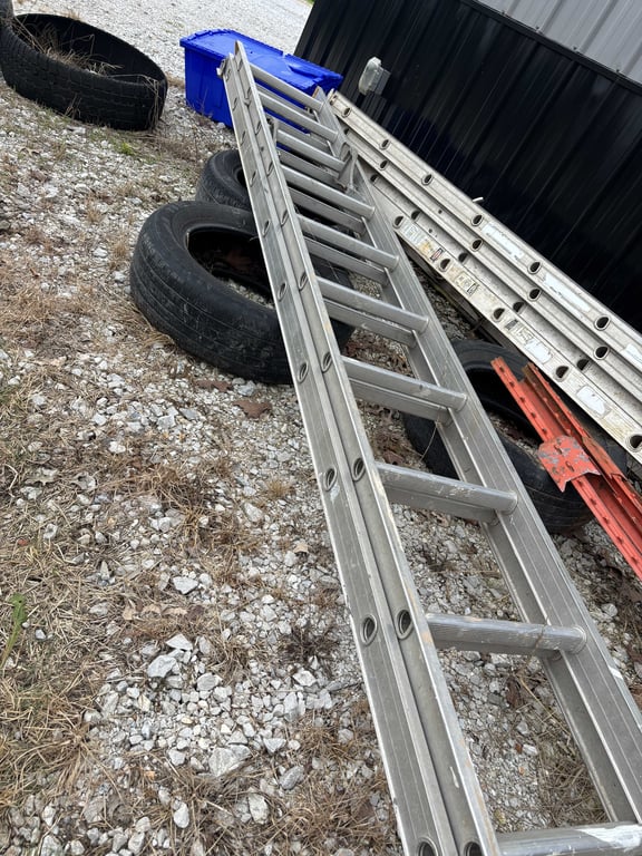 24’ extension ladder - Image 3