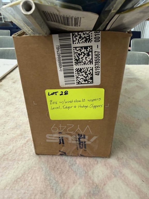 BOX OF WINDSHIELD WIPERS/MISC. TOOLS - Image 2