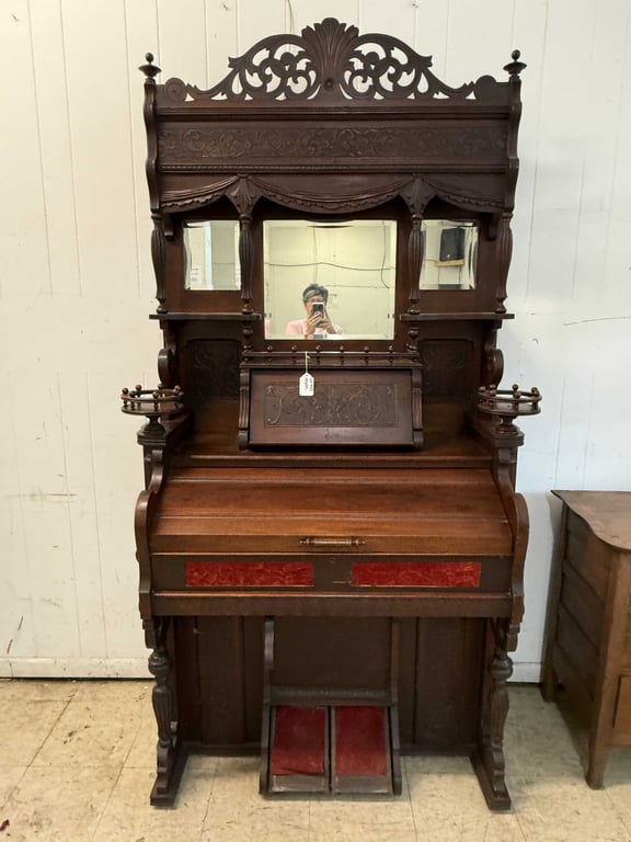ORNATE PUMP ORGAN