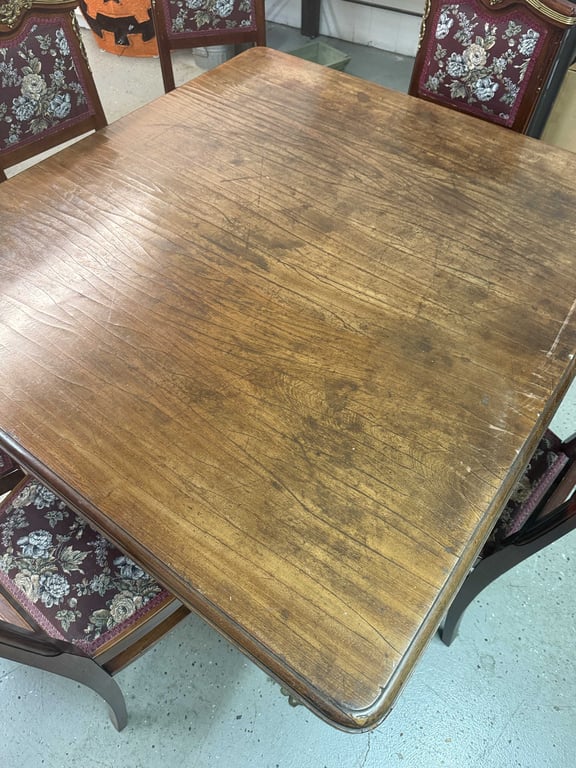 VTG WOODEN DINING ROOM TABLE W/CARVED CABRIOLE FEET - Image 2