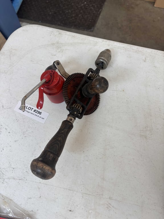Vintage hand drill & oil can - Image 2