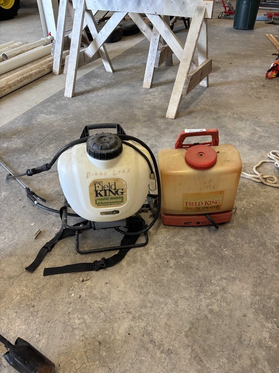 2 Backpack Sprayers