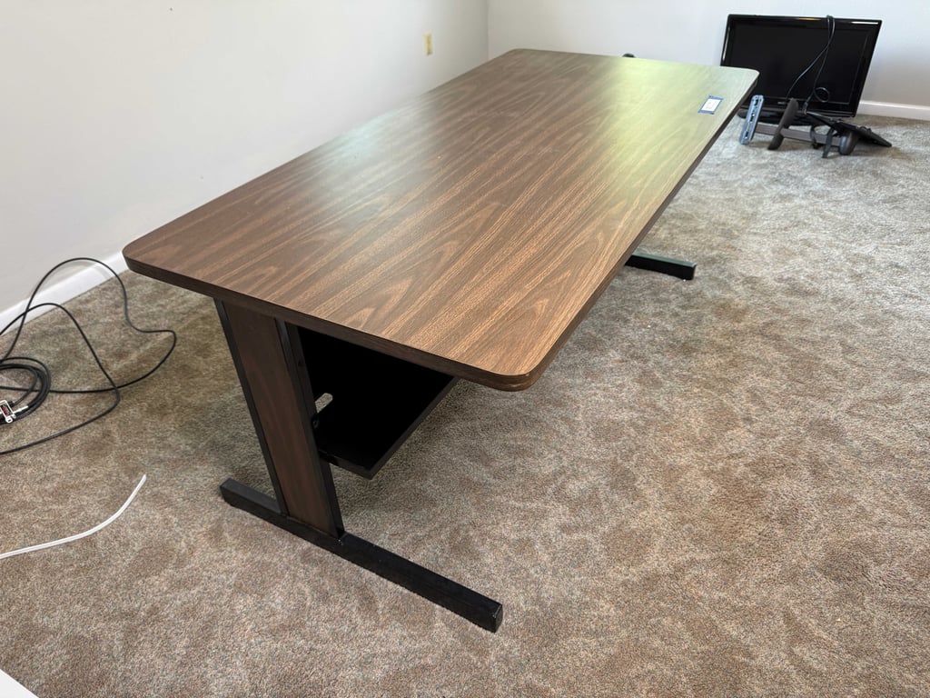 Wooden desk - Image 2