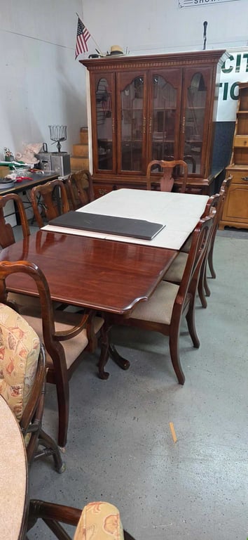 AMERICAN DREW QUEEN ANNE STYLE CHERRY DINING ROOM SUITE