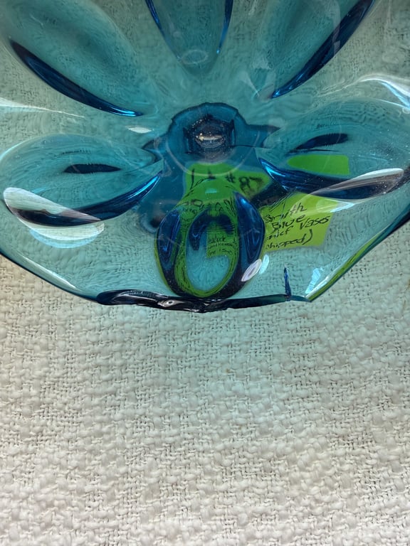 PR. VTG LE SMITH PEACOCK BLUE HANDKERCHIEF VASES (ONE IS CHIPPED) - Image 2