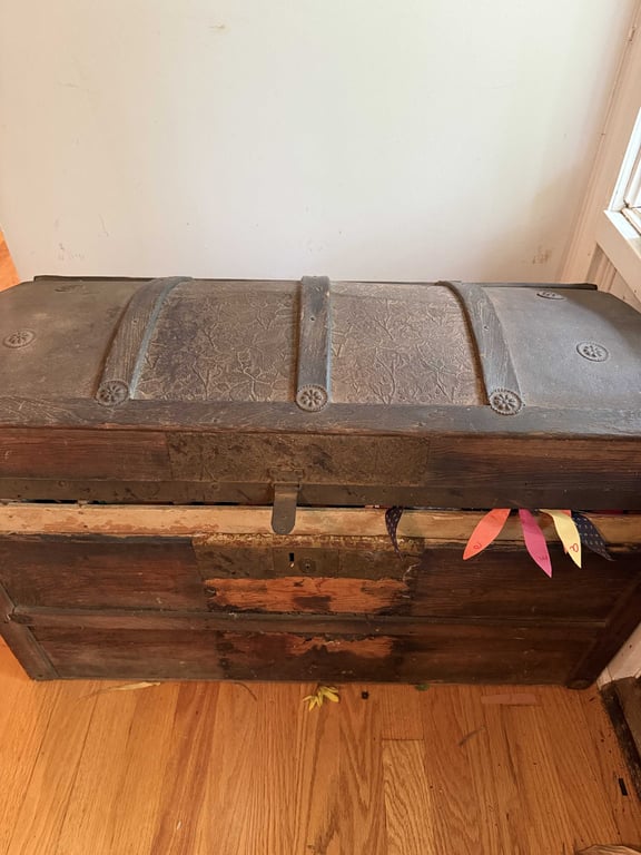 CAMELBACK STEAMER TRUNK