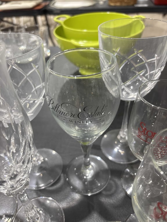 10 Misc Wine Glasses - Image 5