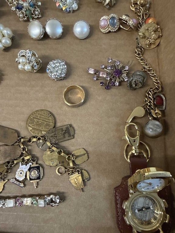 Costume Jewelry Assortment - Image 3