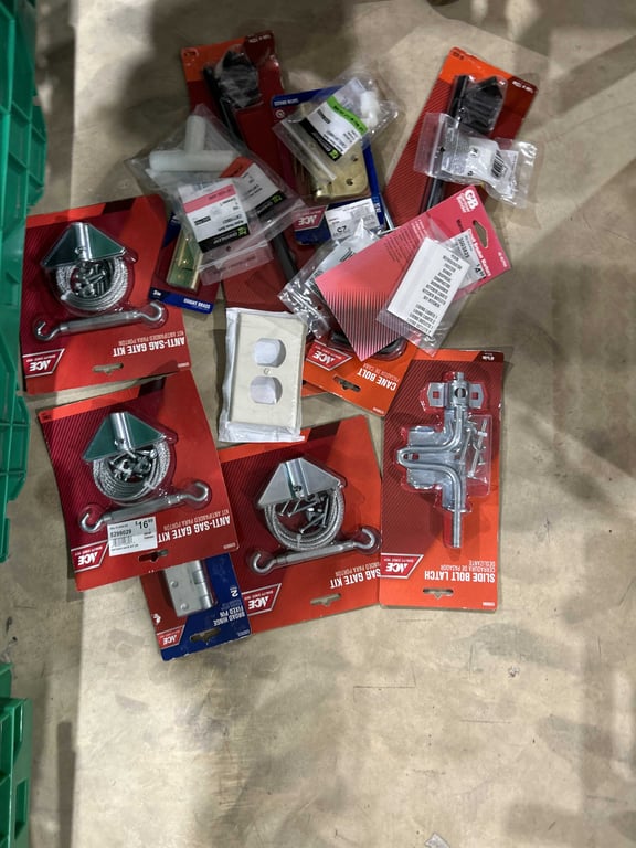 Tote of nylon hose barb, outlet covers, gate kits, hinges, U bolts, etc - Image 3