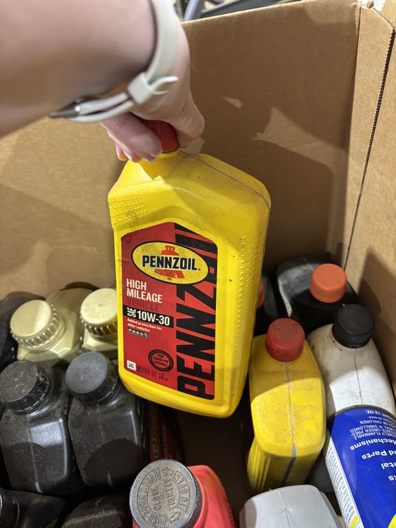 Box Full of Misc Oil - Image 4