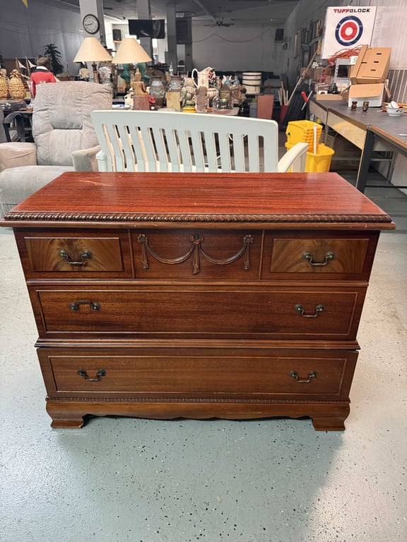 VTG ROOS TALL SWEETHEART RED MAHOGANY  CEDAR CHEST - Image 2