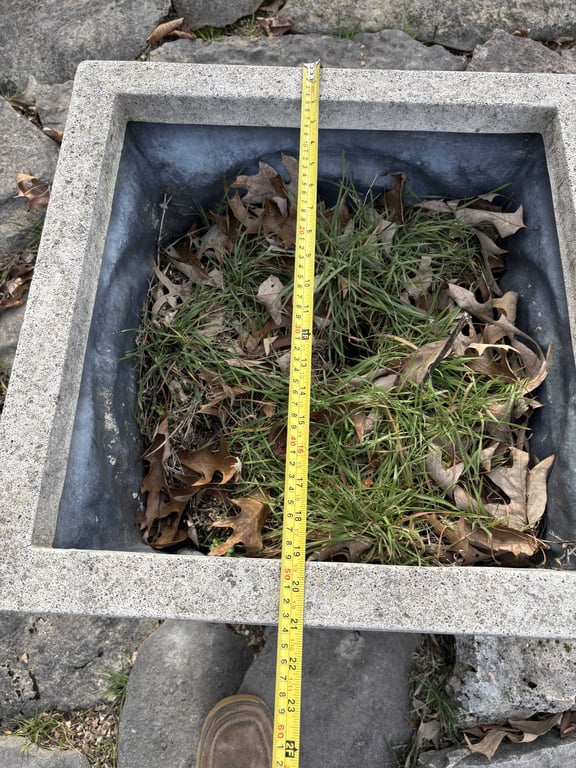 4 Plastic Planters - Image 6