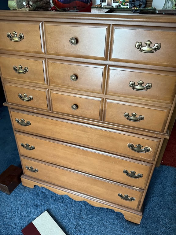 MAPLE CHEST OF DRAWERS
