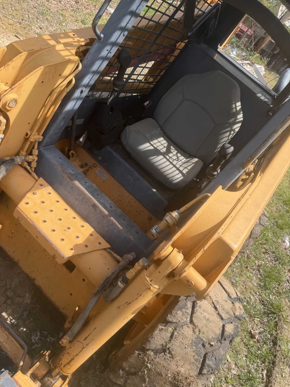 Case 60XT Skid Steer - Image 5