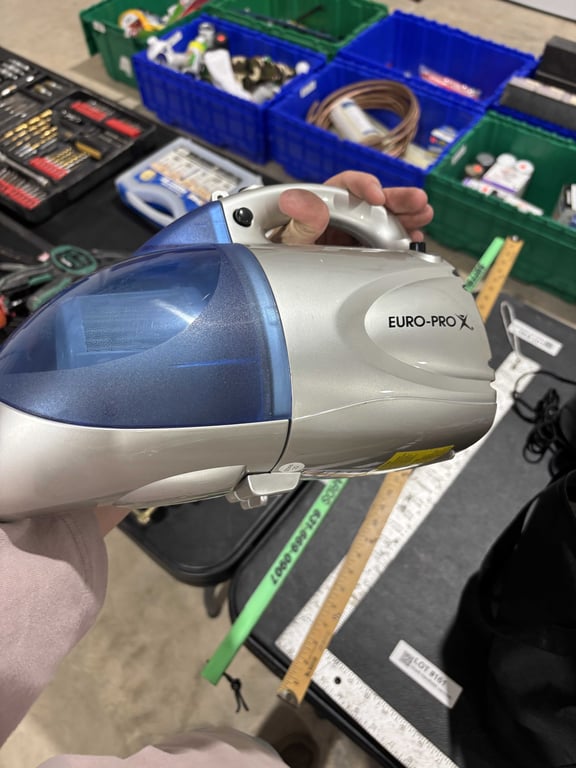 Shark handheld vacuum - Image 3