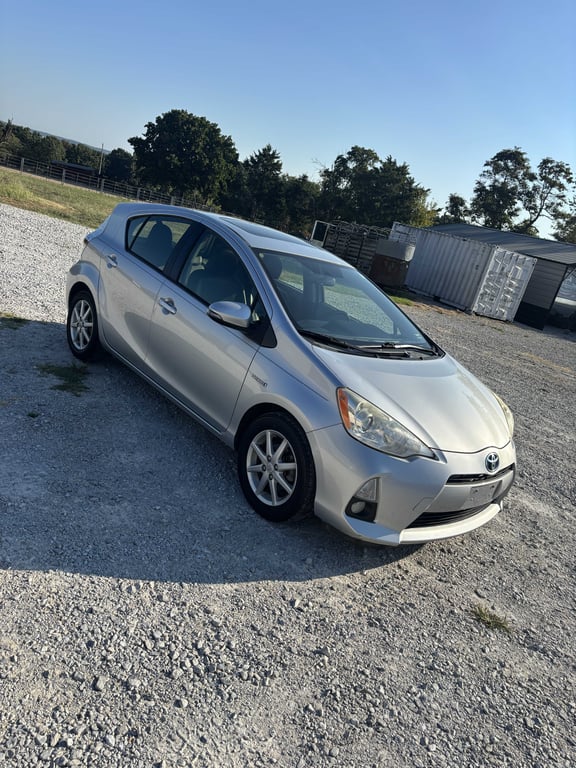 2012 Toyota Prius C - Image 5