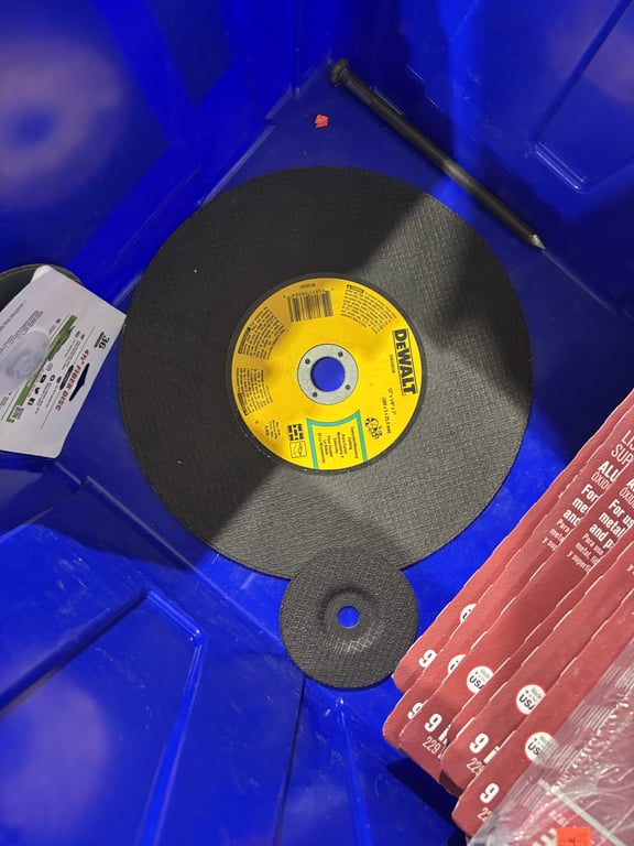 Multi purpose sandpaper and misc blades - Image 9