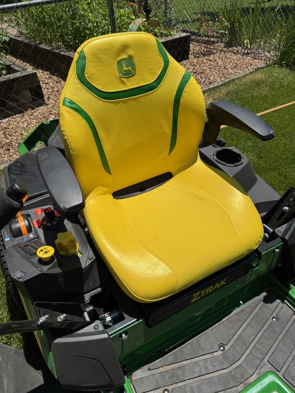 John Deere 42" Z320R zero turn - Image 12