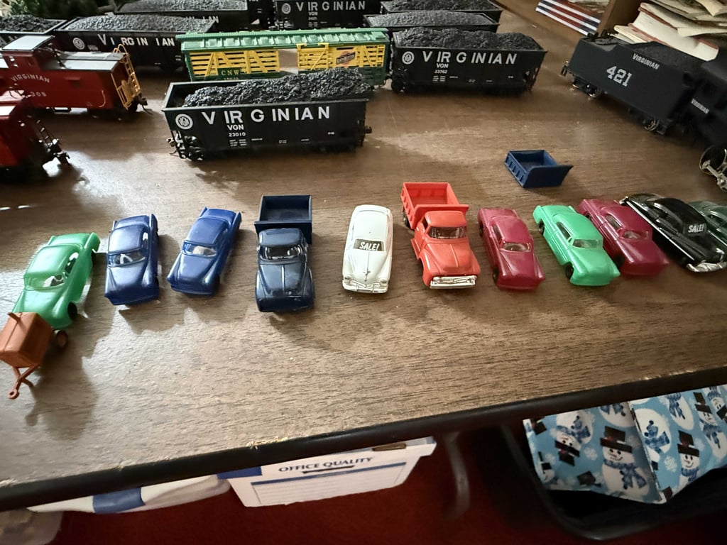 HO SCALE TOY CARS