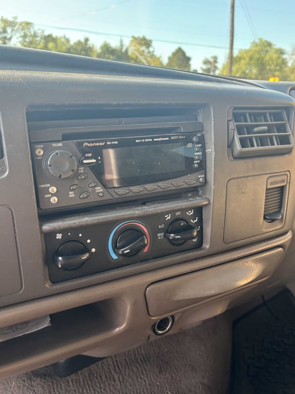 2000 Ford F250 SD XLT 4x4 - Image 22