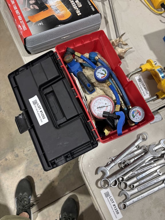 AC kit & plastic box