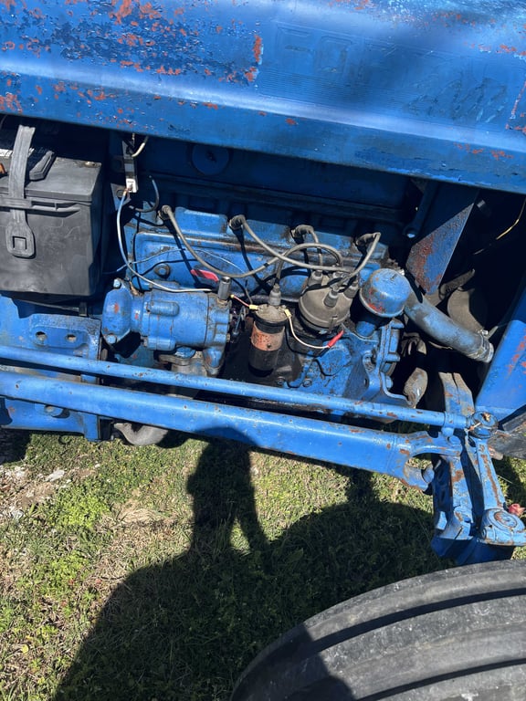 Ford 2000 Tractor - Image 9