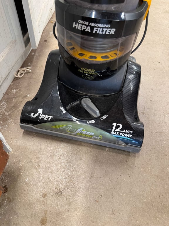 Eureka pet vacuum - Image 3