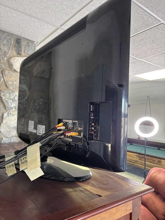 40" Samsung TV - Image 3