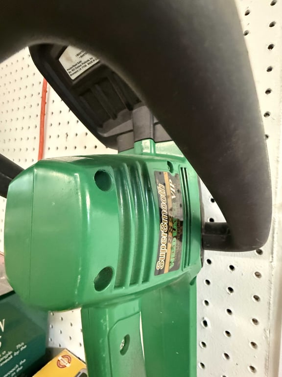 WEEDEATER HEDGE TRIMMER - Image 2