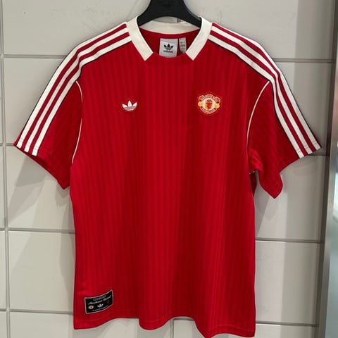 아디다스 MUFC ICON JSY 레드 남성 티셔츠