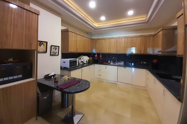 Refined Home Office with Desk and Built-In Shelving – A professional and elegant study or home office featuring a sleek desk, an ergonomic office chair, built-in shelving or cabinets, and stylish wood or tile flooring.