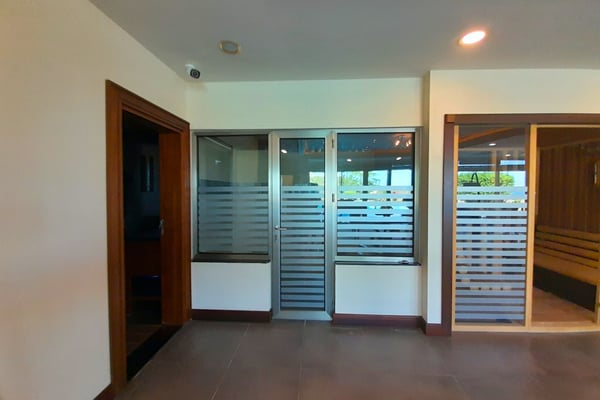 Spacious Ensuite with Marble Finishes and Walk-In Shower – A grand ensuite bathroom featuring a double vanity with mirrors, extensive marble or tile work, and a luxurious walk-in shower or bathtub.
