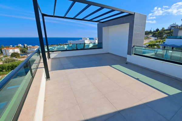 Rooftop terrace with pergola accents and endless ocean views, ideal for outdoor lounging and open-sky relaxation.