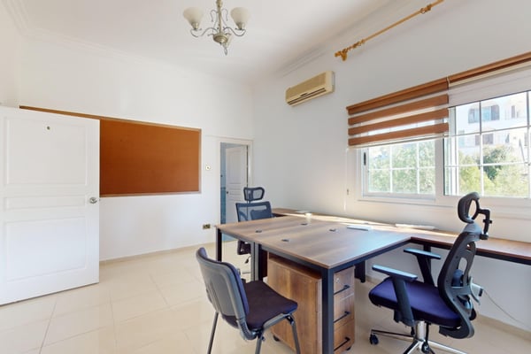 An elegant open-concept space, perfect for both intimate family dinners and lively gatherings with friends.