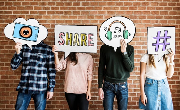 Illustration of digital nomads engaging in online discussions within Facebook groups. The visual highlights members sharing information on visas, housing, events, and cultural nuances, fostering a sense of community and facilitating social gatherings and networking opportunities.