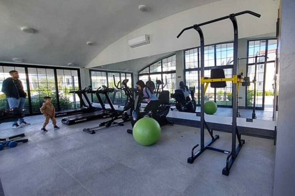 A sophisticated clubhouse with contemporary decor, ideal for hosting events or casual meetings.