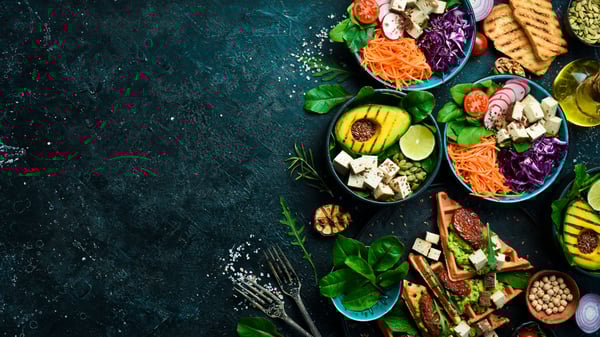 Buffet-Tafel mit verschiedenen Vorspeisen