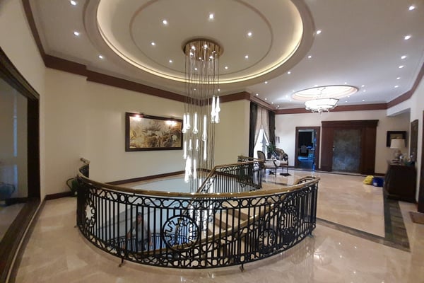 Grand Hallway with Chandeliers and Columns – A magnificent hall or living space featuring an ornate ceiling with a luxurious chandelier, classic columns or pillars, and a high-gloss marble or tile floor.