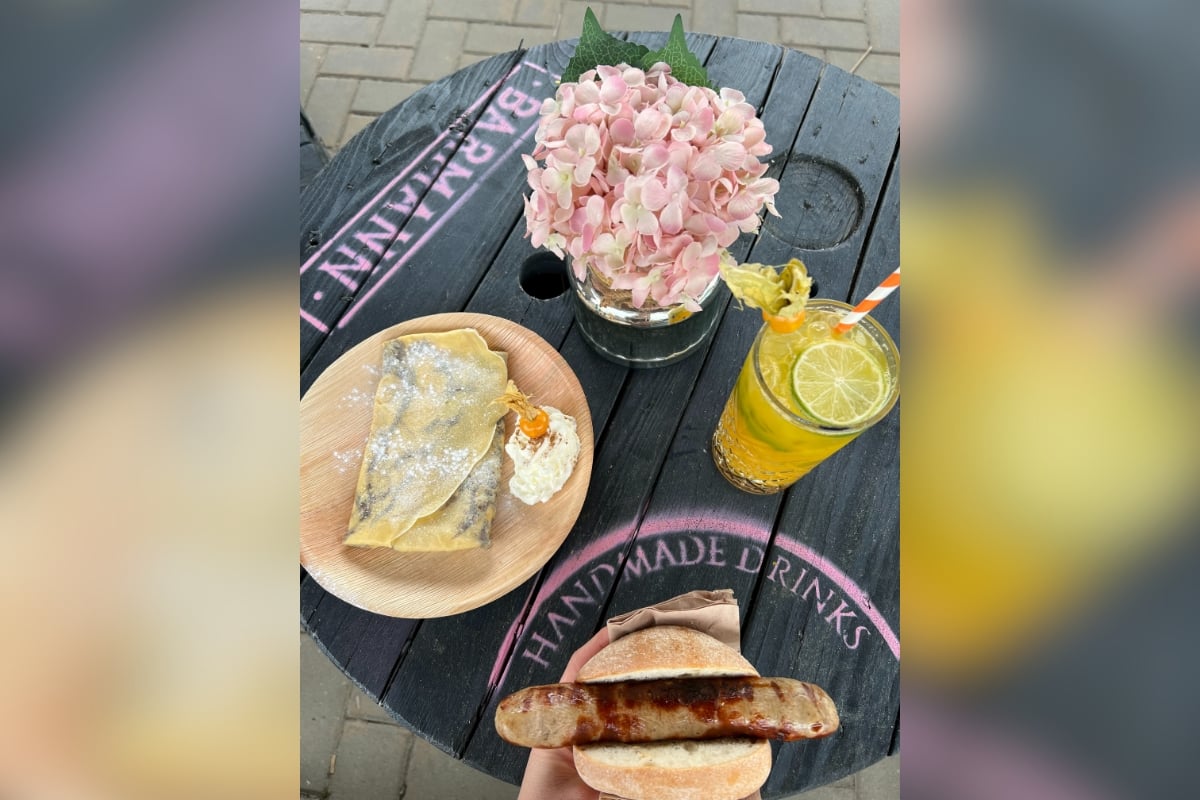 Ein ausgewogenes Angebot and Cocktails und Speisen