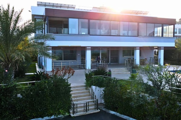Escape to a world of timeless elegance and modern comfort. This exceptional residence offers uninterrupted sea views, refined architecture, and a connection to nature that transforms everyday living into a dreamlike experience.