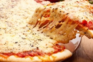 Ekmek Tarifleri Mozzarella Peynirli Pizza