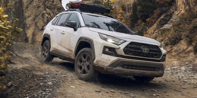 Yenilenen 2024 Toyota RAV4: Yenilikçi Tasarım ve Güçlü Performans