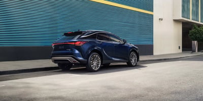 Lexus RX: Lüks, Performans ve Teknolojinin Buluştuğu Üstün SUV