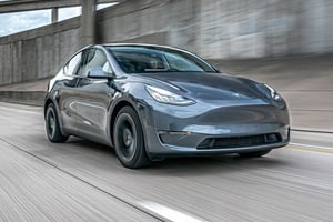 Yenilenen 2024 Tesla Model Y: Elektrikli SUV Segmentinde Yenilikçi Bir Çığır Açıyor