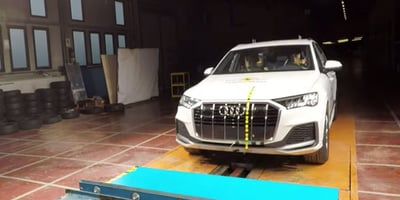 2020 Audi Q8 Çarpışma Testi (video)